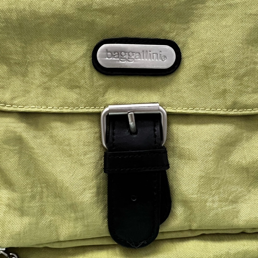 Versatile Green Sling Backpack - Picture 2 of 9